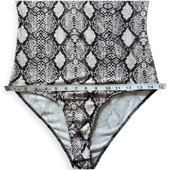 🔥5 FOR $25🔥Caution To The Wind Snakeskin Sleeveless Bodysuit, Size Small - Picture 10 of 12
